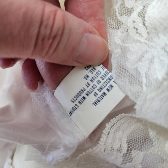 Vintage Brinn's Collectible Porcelain Doll 15" 1992 White Lace Dress & Knickers - Picture 10 of 12